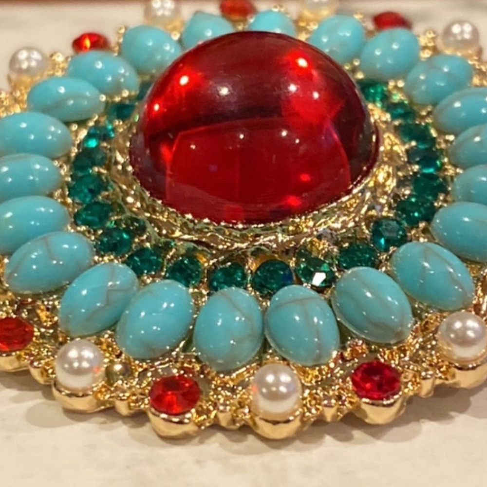 GREAT GIFT! GORGEOUS BAROQUE PALACE BROOCH EC